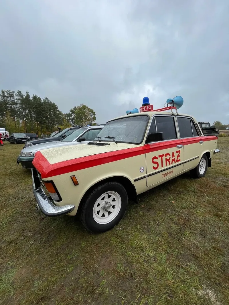 Zabytkowy Range Rover w barwach straży