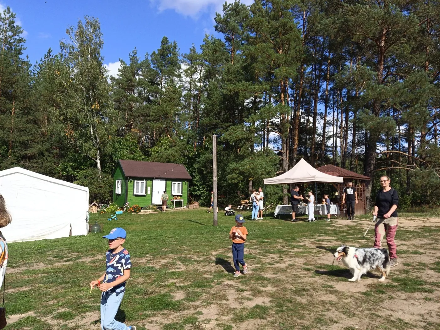 Plac wiejski w Zagruszanach: namioty, animacje i goście