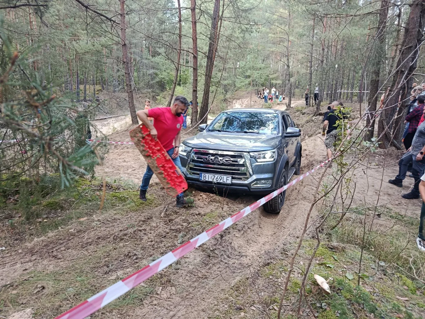 Hilux na podjeździe, trasa Żółty diament